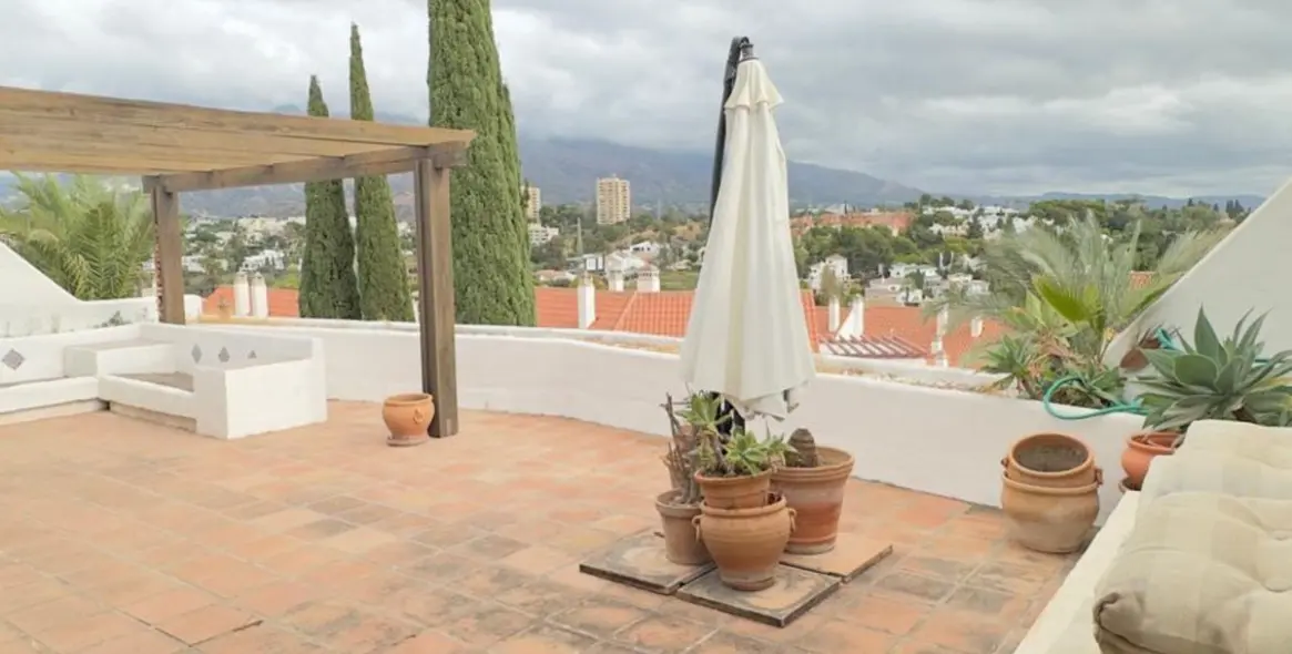 Long-term rent of penthouse in Nueva Andalucía 8