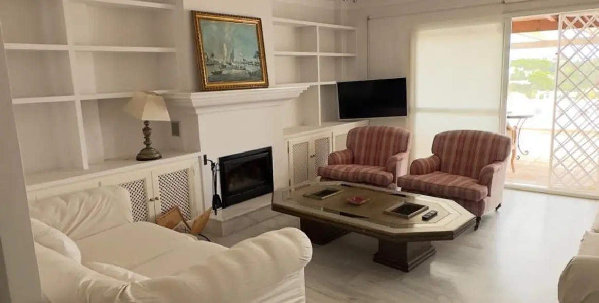 Long-term rent of penthouse in Nueva Andalucía 14