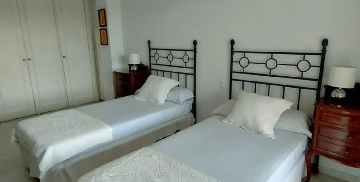 Long-term rent of penthouse in Nueva Andalucía 30