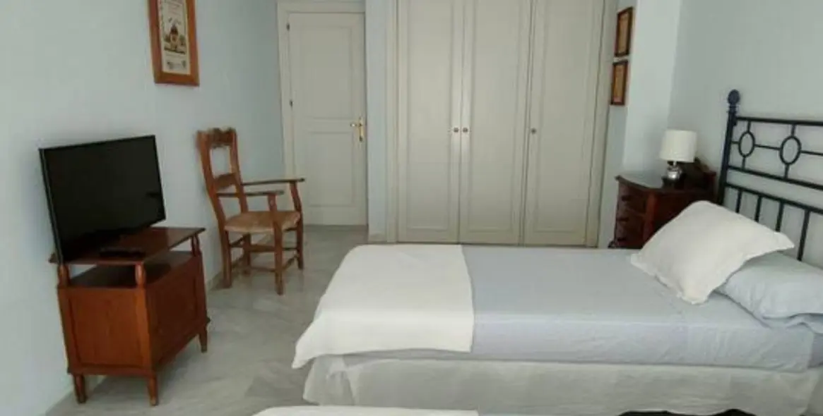 Long-term rent of penthouse in Nueva Andalucía 31