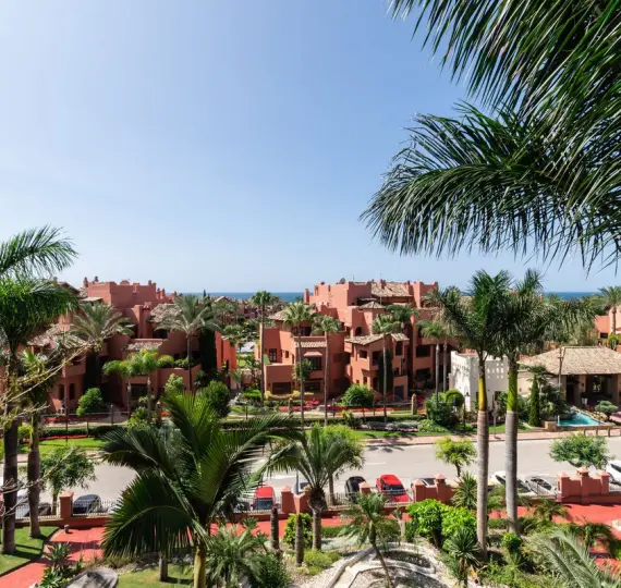 Long-term rent of middle floor apartment in New Golden Mile