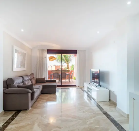 Long-term rent of middle floor apartment in New Golden Mile