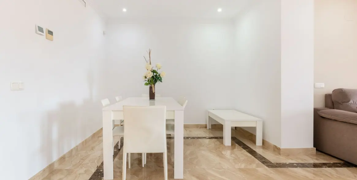 Long-term rent of middle floor apartment in New Golden Mile 3