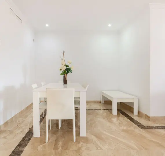 Long-term rent of middle floor apartment in New Golden Mile