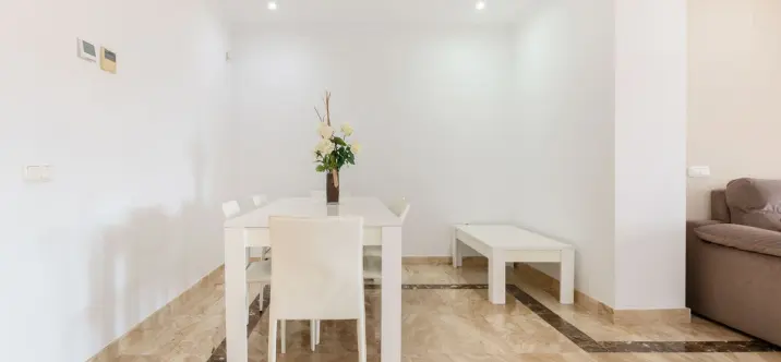 Long-term rent of middle floor apartment in New Golden Mile 2