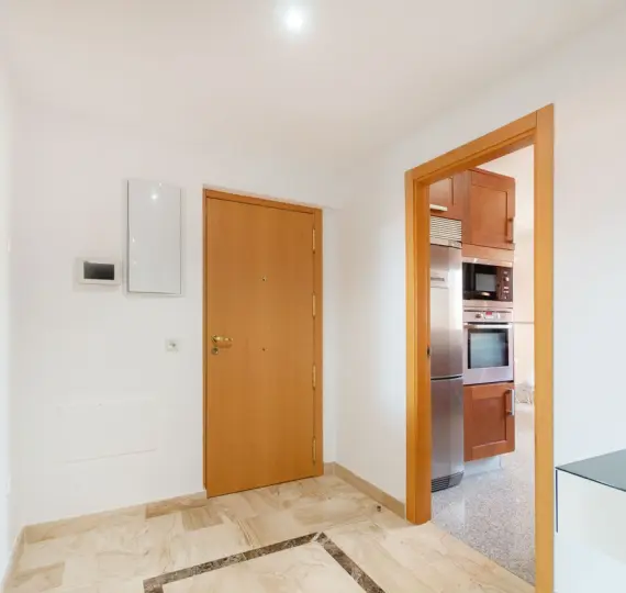 Long-term rent of middle floor apartment in New Golden Mile