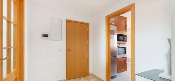 Long-term rent of middle floor apartment in New Golden Mile 3