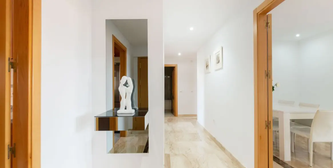 Long-term rent of middle floor apartment in New Golden Mile 5