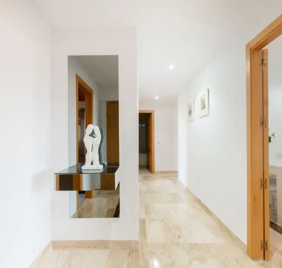 Long-term rent of middle floor apartment in New Golden Mile