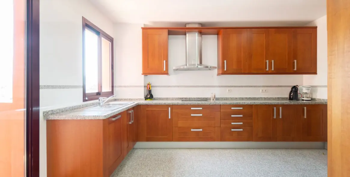 Long-term rent of middle floor apartment in New Golden Mile 6