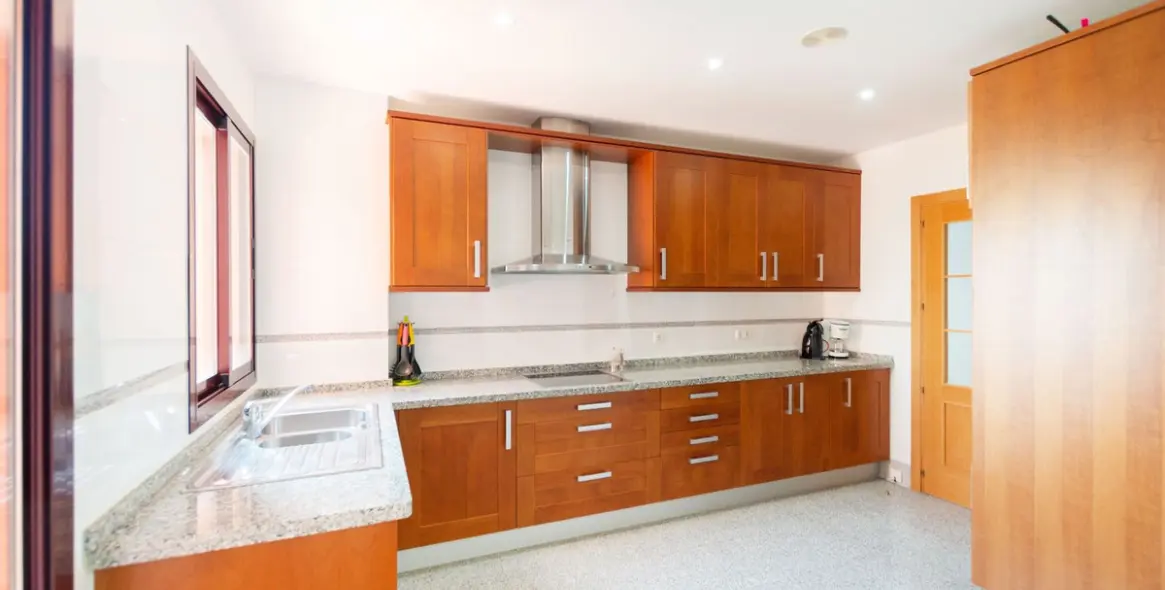 Long-term rent of middle floor apartment in New Golden Mile 7