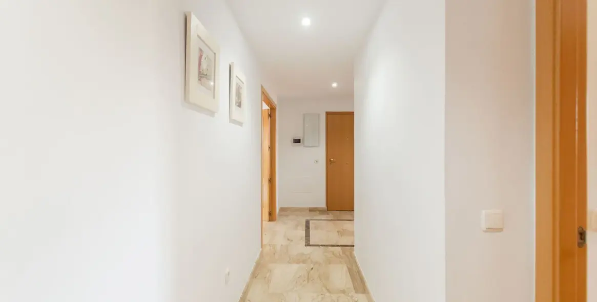 Long-term rent of middle floor apartment in New Golden Mile 11