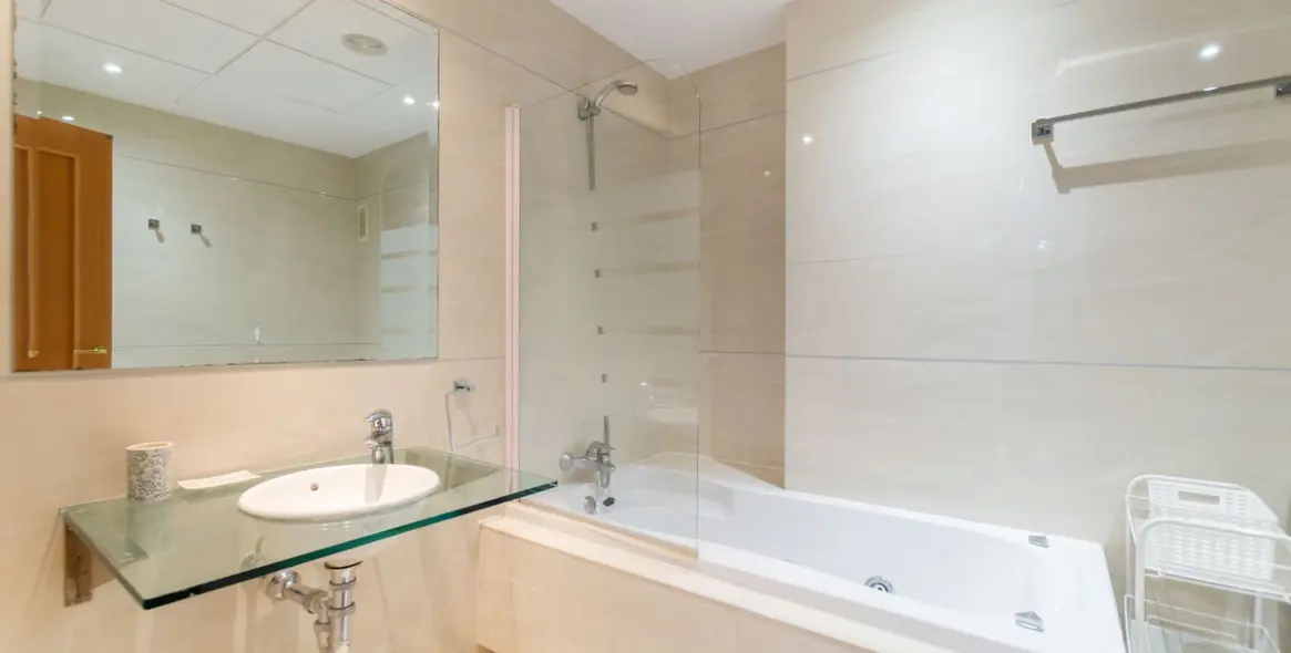 Long-term rent of middle floor apartment in New Golden Mile 15