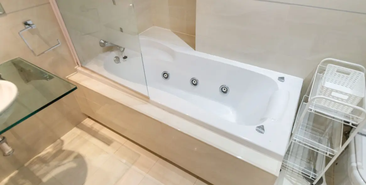 Long-term rent of middle floor apartment in New Golden Mile 17