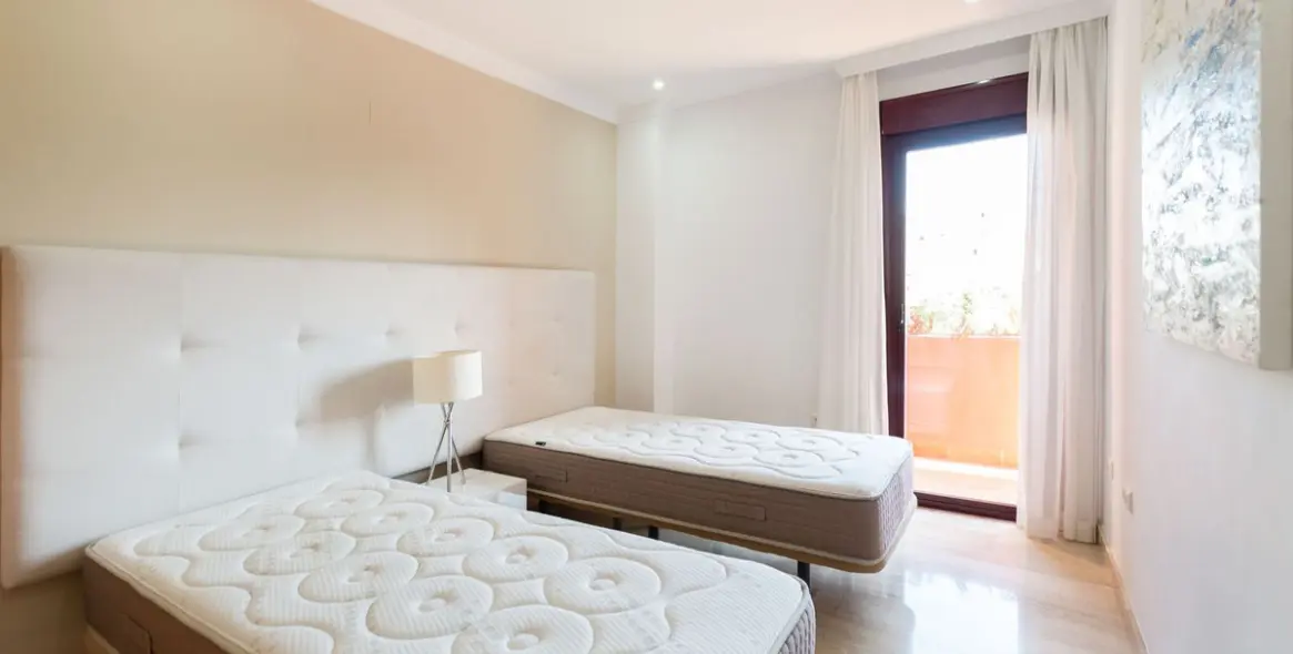 Long-term rent of middle floor apartment in New Golden Mile 19