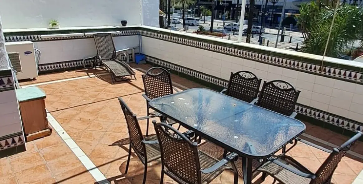 Долгосрочная аренда апартаментов на среднем этаже в Marbella (район Puerto Banús) 1