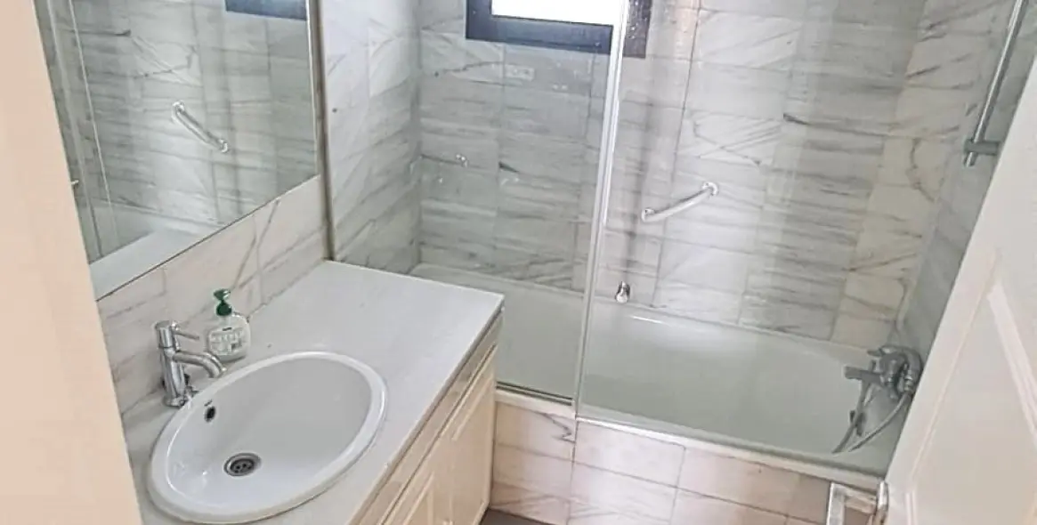 Долгосрочная аренда апартаментов на среднем этаже в Puerto Banús 11