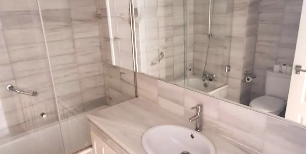 Долгосрочная аренда апартаментов на среднем этаже в Puerto Banús 14