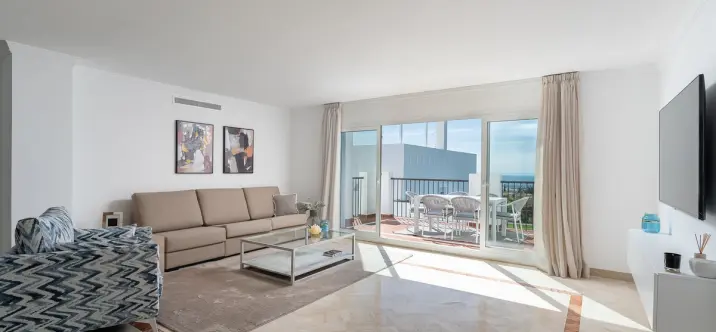 Long-term rent of penthouse in El Paraiso 2