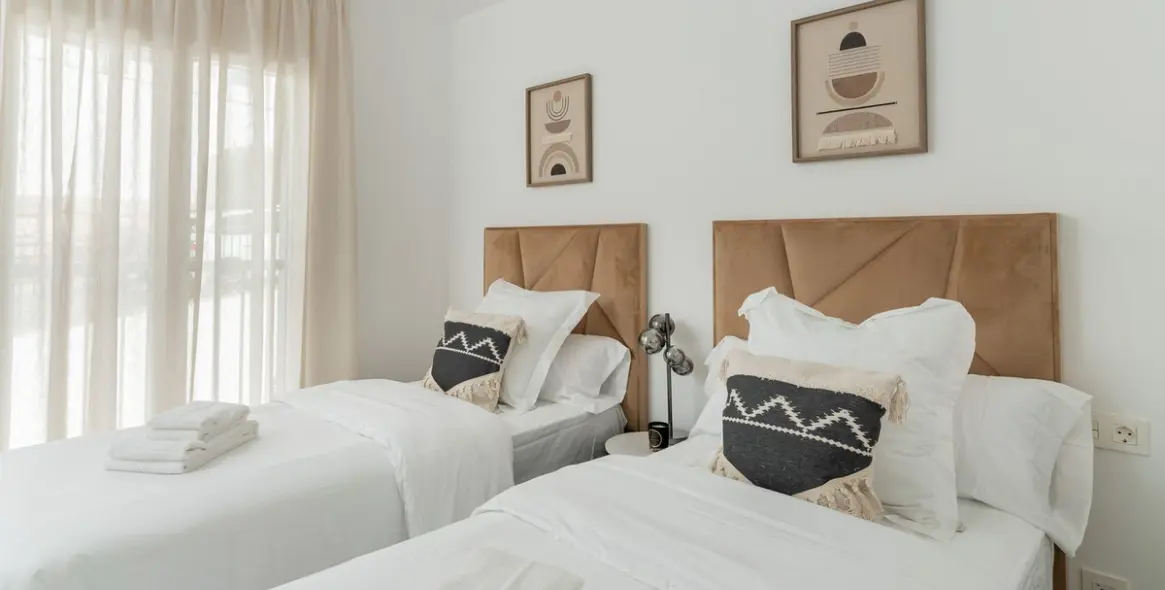 Long-term rent of penthouse in El Paraiso 6