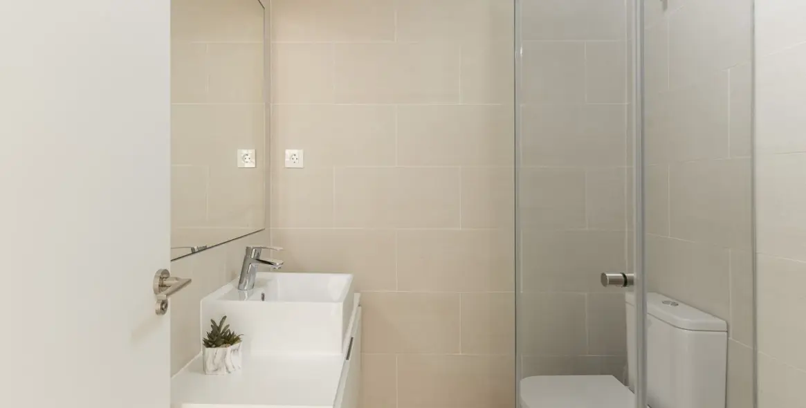 Long-term rent of penthouse in El Paraiso 10