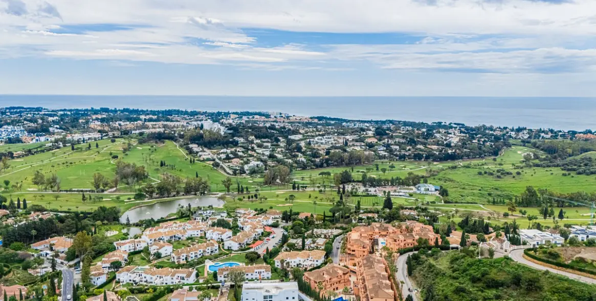 Long-term rent of penthouse in El Paraiso 16