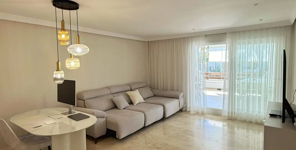 Долгосрочная аренда апартаментов на среднем этаже в Selwo 1