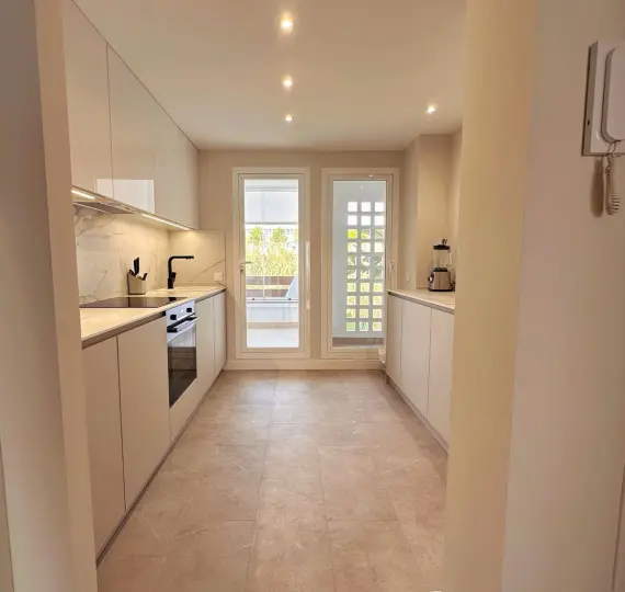 Долгосрочная аренда апартаментов на среднем этаже в Selwo