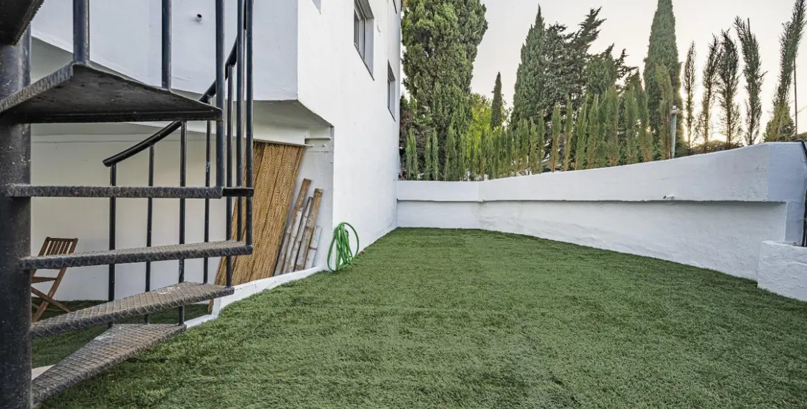 Long-term rent of ground floor apartment in Nueva Andalucía 5