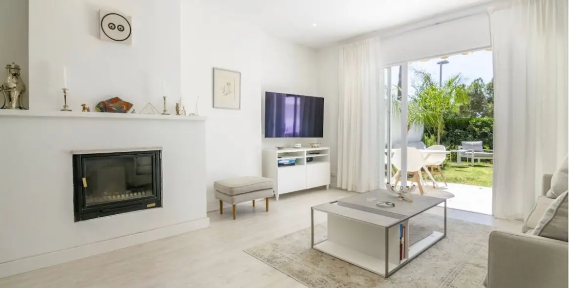 Long-term rent of townhouse in Nueva Andalucía 1