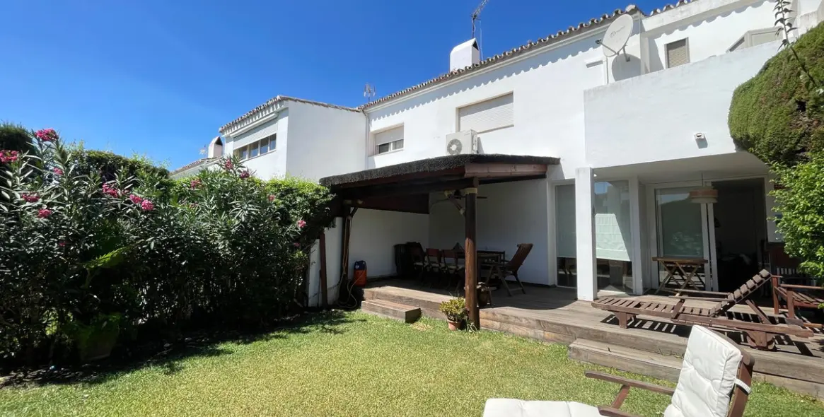 Long-term rent of townhouse in Estepona 1