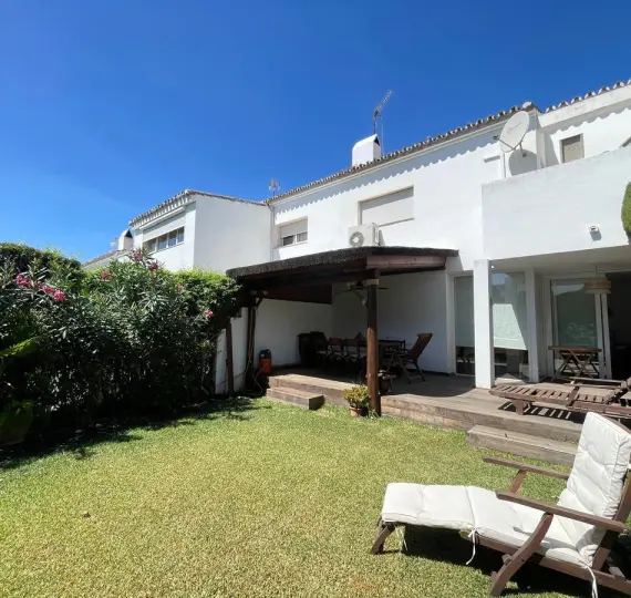 Long-term rent of townhouse in Estepona