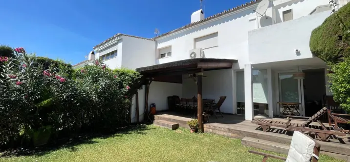 Long-term rent of townhouse in Estepona 0