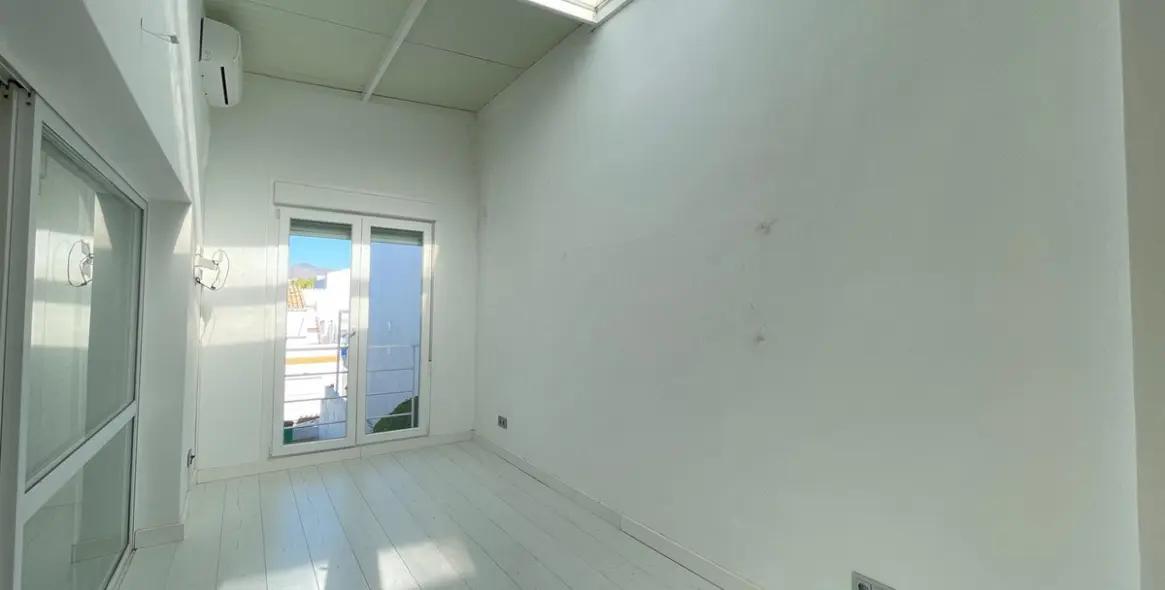 Long-term rent of townhouse in Estepona 17