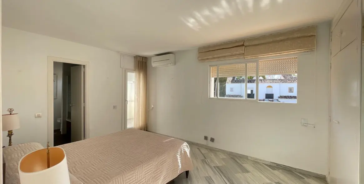 Long-term rent of townhouse in Estepona 18