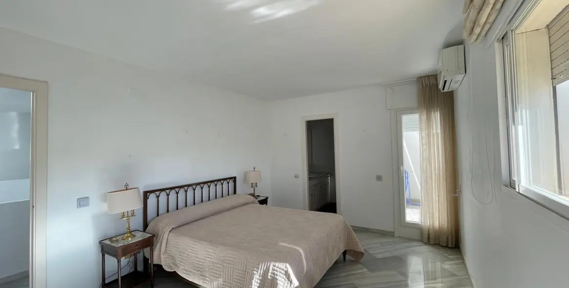 Long-term rent of townhouse in Estepona 19