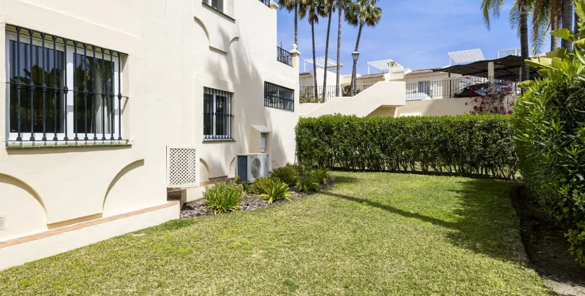 Long-term rent of ground floor apartment in La Quinta 12