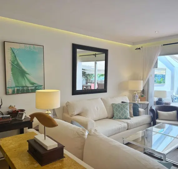 Долгосрочная аренда апартаментов на среднем этаже в La Quinta