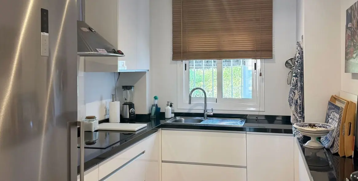 Long-term rent of middle floor apartment in La Quinta 8