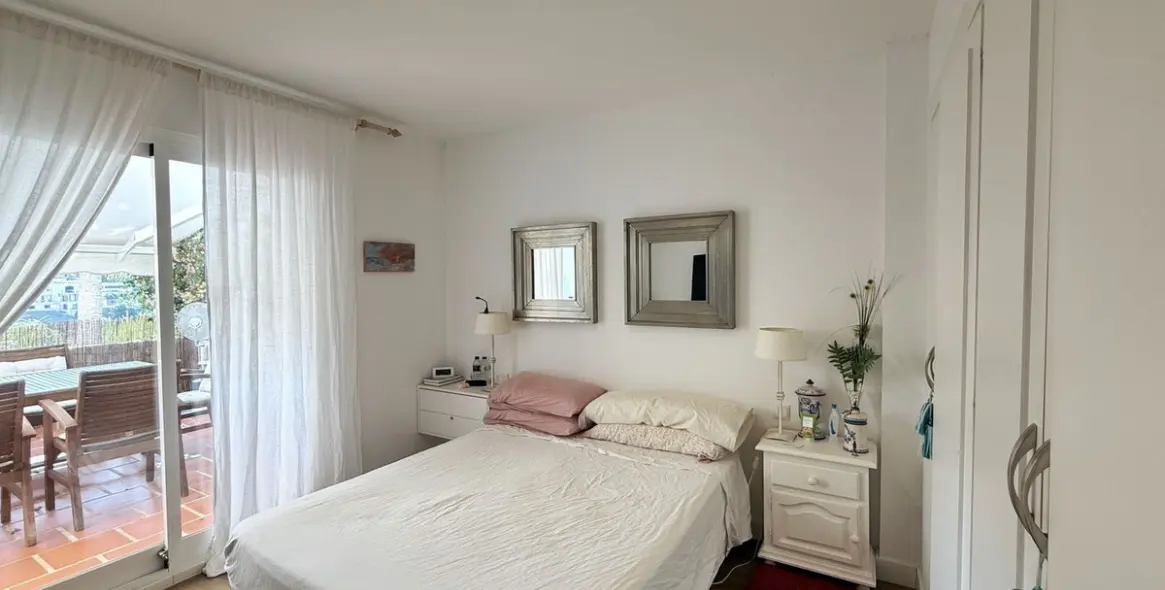 Long-term rent of middle floor apartment in La Quinta 9