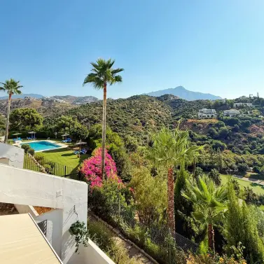 Long-term rent of middle floor apartment in La Quinta