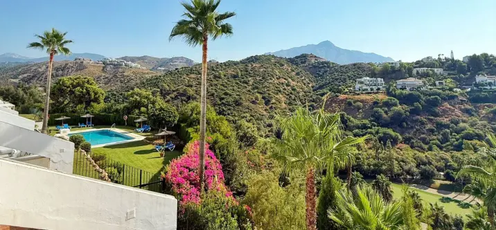 Long-term rent of middle floor apartment in La Quinta 0