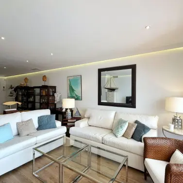 Long-term rent of middle floor apartment in La Quinta