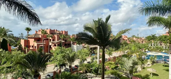 Sale of middle floor apartment in Estepona 0