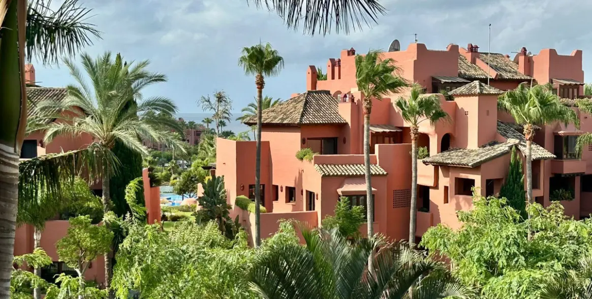 Продажа апартаментов на среднем этаже в Estepona 2