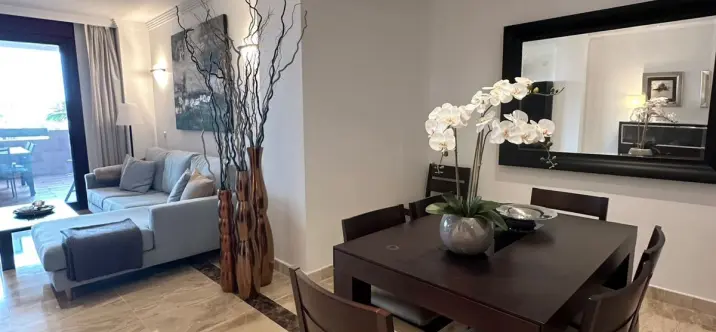 Sale of middle floor apartment in Estepona 3