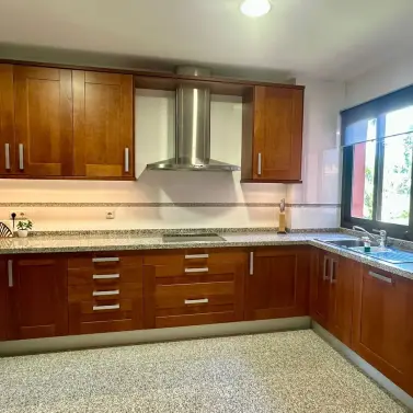 Sale of middle floor apartment in Estepona