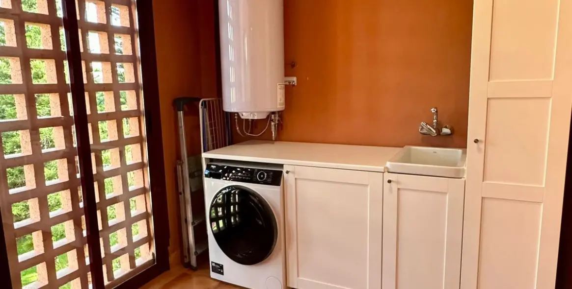 Продажа апартаментов на среднем этаже в Estepona 8