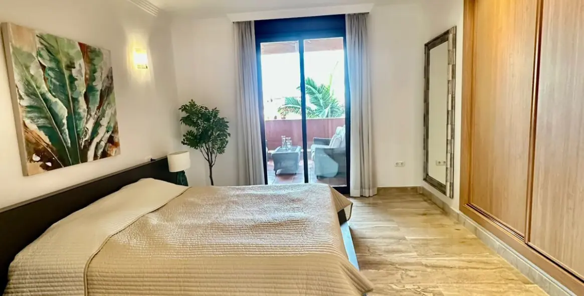 Продажа апартаментов на среднем этаже в Estepona 10