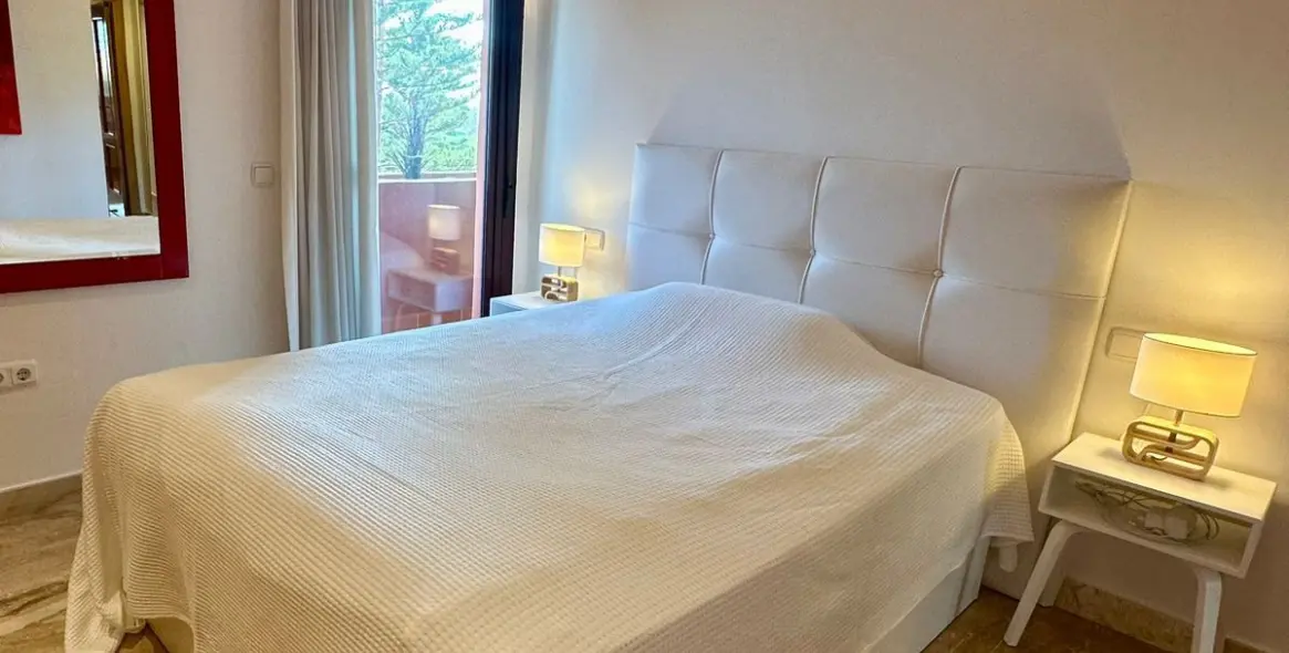 Продажа апартаментов на среднем этаже в Estepona 11